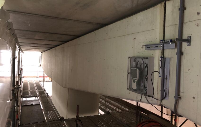 Figuur 4: Meetopstelling ter plaatse van voeg tussen pijlerbalk