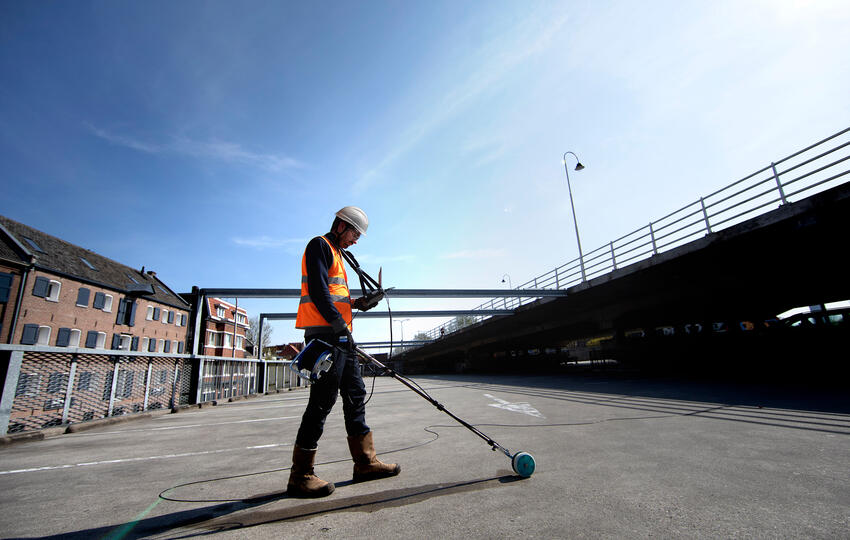 F - _U9A9122 met helm